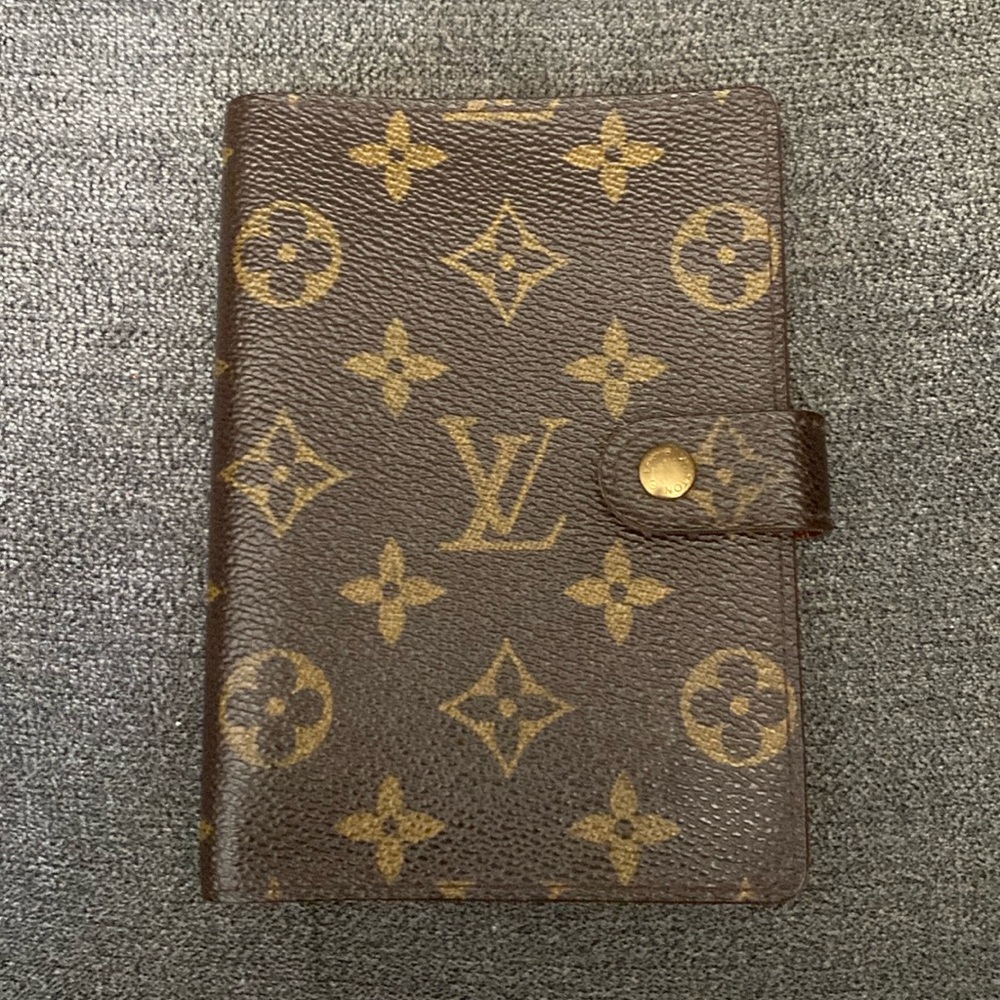 Louis Vuitton Agenda/ passport holder